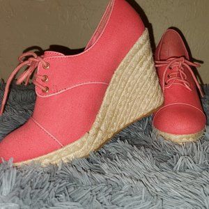 Dots Peach 4 Inch Wedges Closed Toe Tie Up Size 9